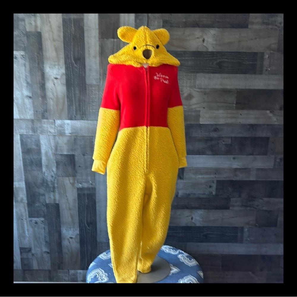 Disney Winnie the Pooh onesie Halloween costume medium trick or treat loungewear